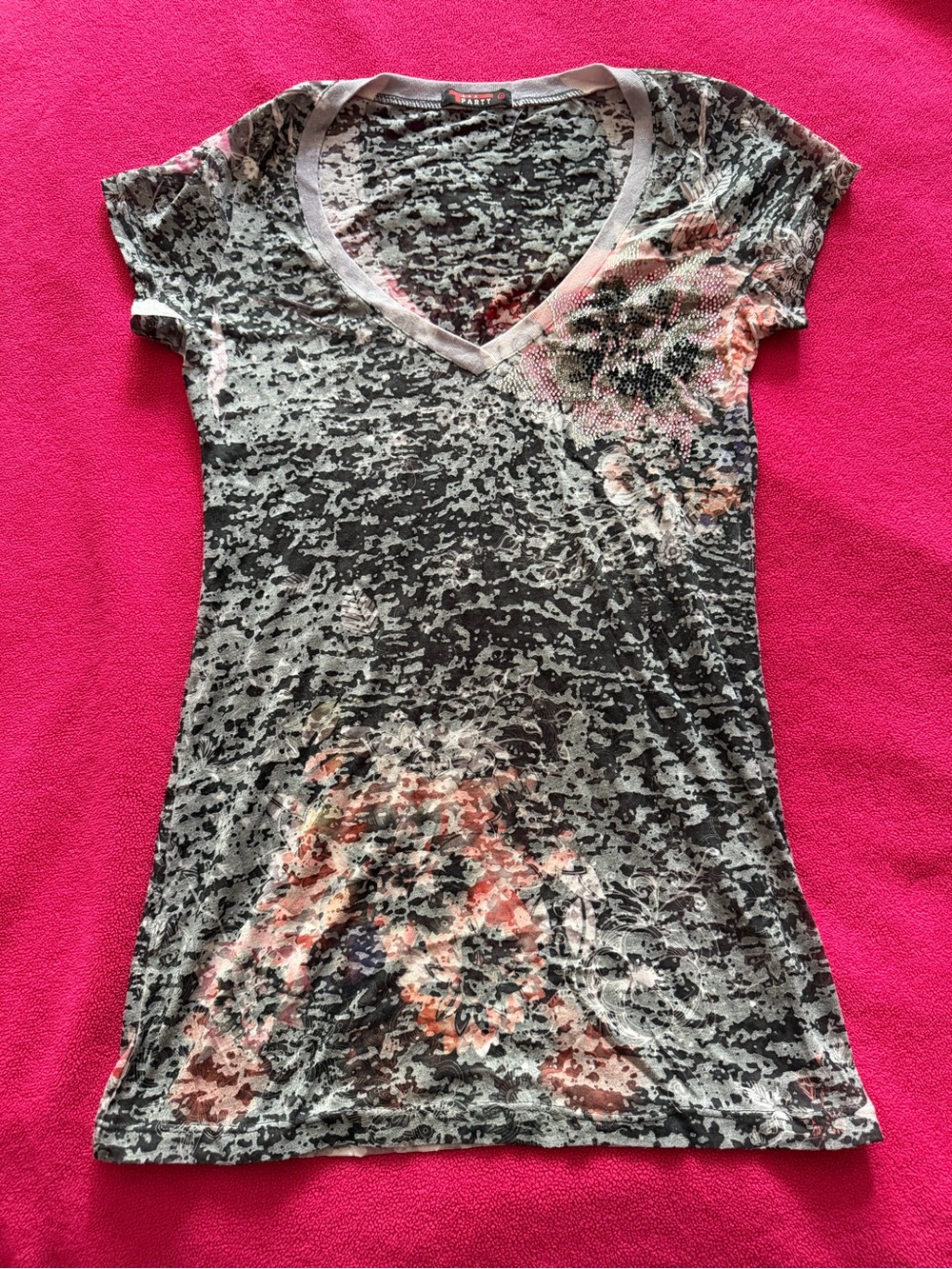 T Party Women’s V-Neck Top with Pink & Grey Floral Design